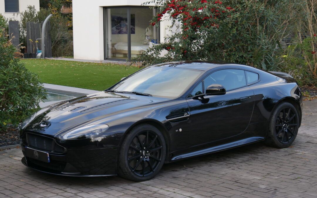 Aston Martin V12 Vantage