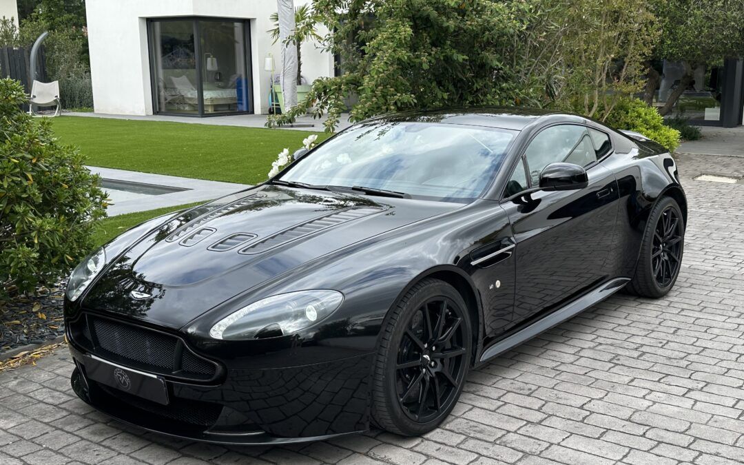 Aston Martin V12 Vantage