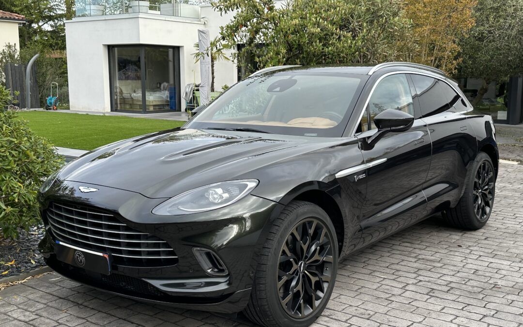 Aston Martin DBX 4.0 V8 biturbo 550ch