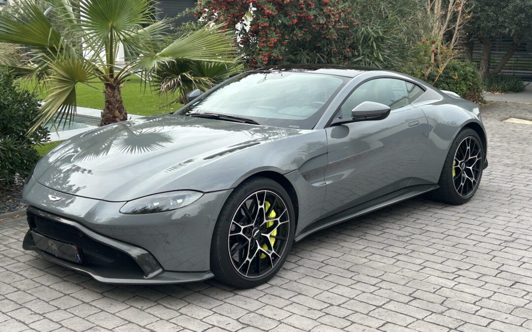 Aston martin V8 vantage AMR