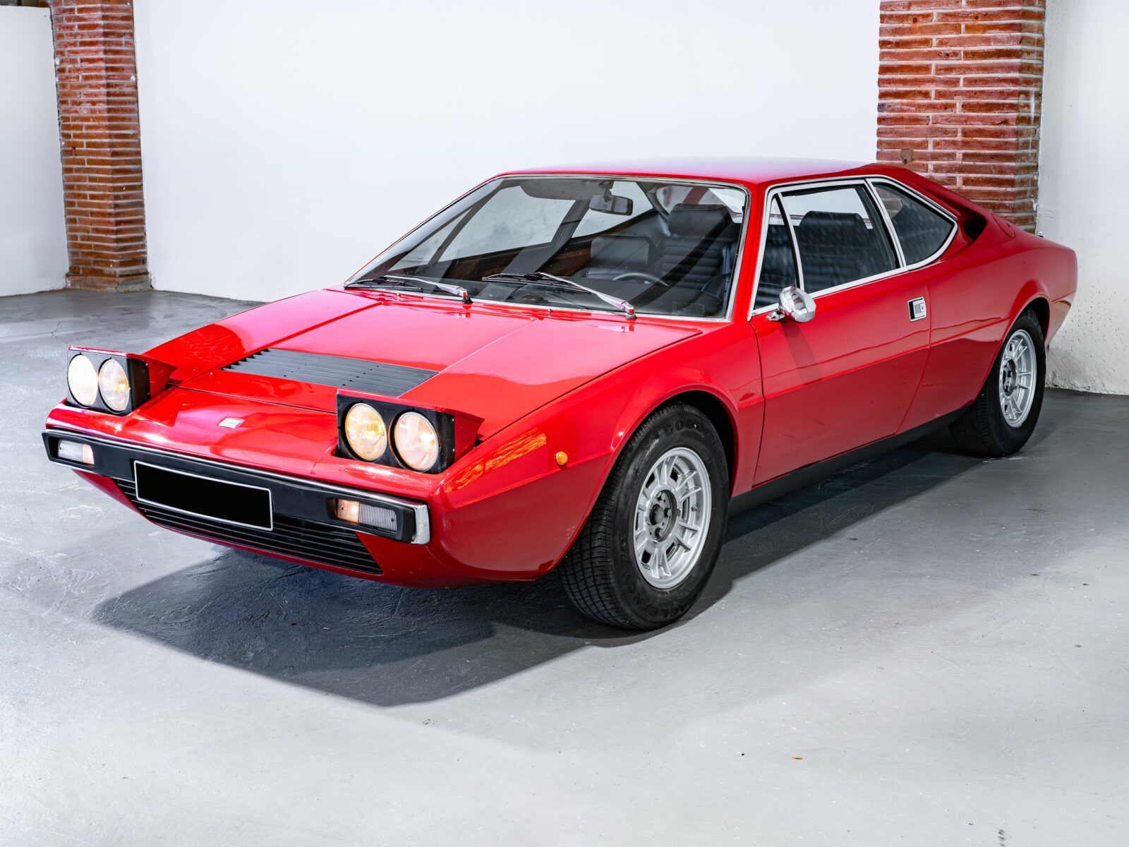 Ferrari 208 GT4 DINO V8 2.9 255 ch