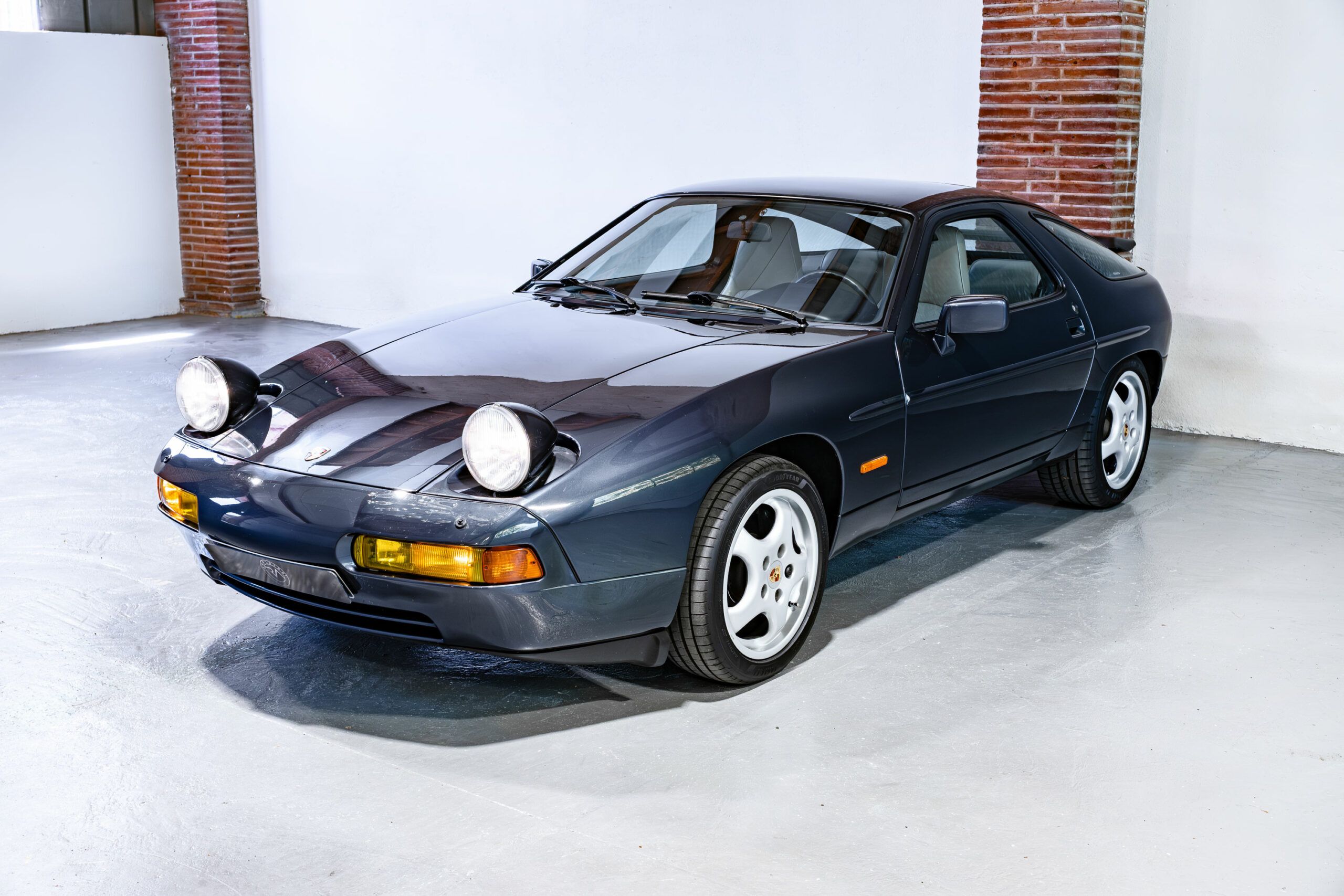 Porsche-928-S4-00