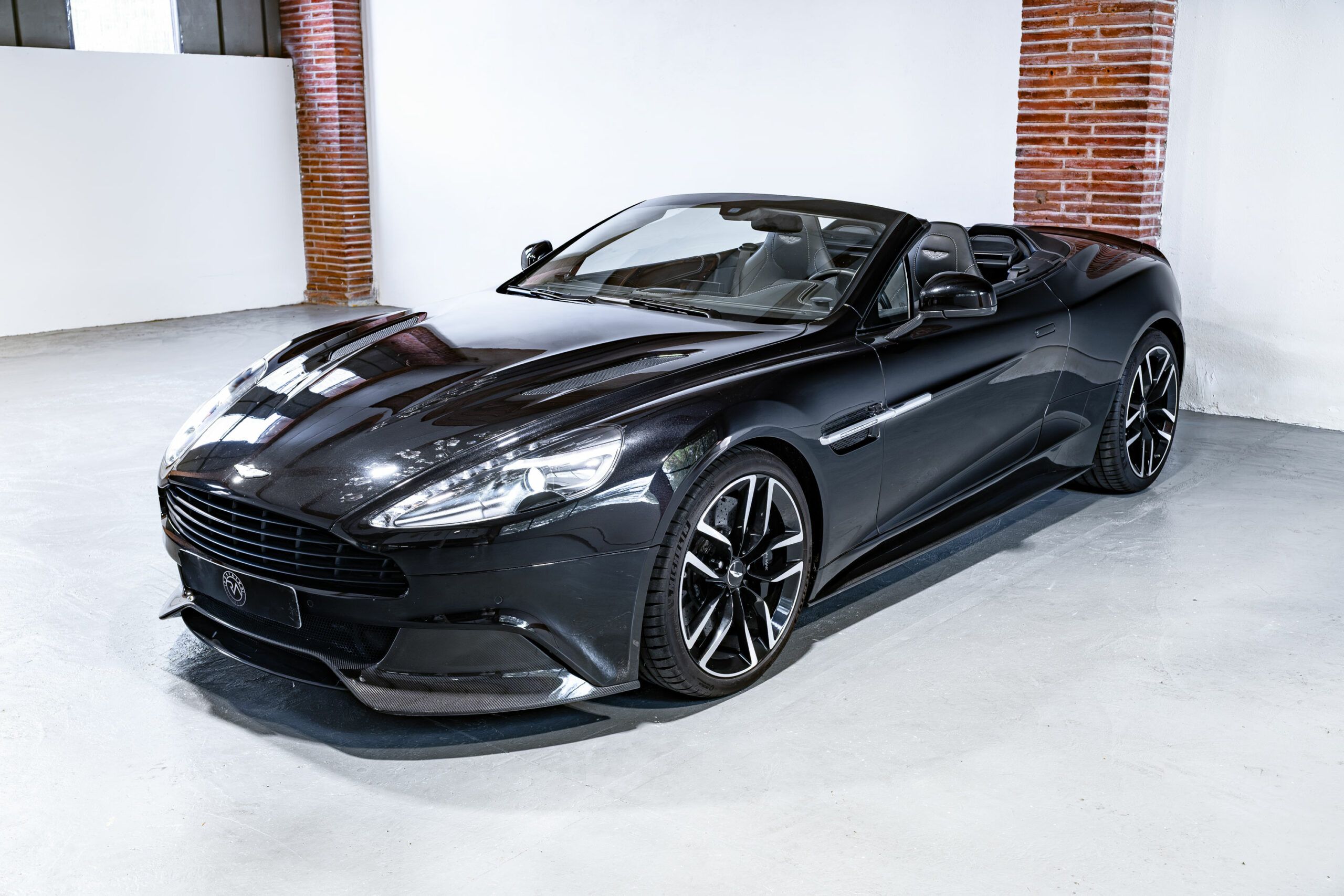 Aston-Martin-Vanquish-Volante-00