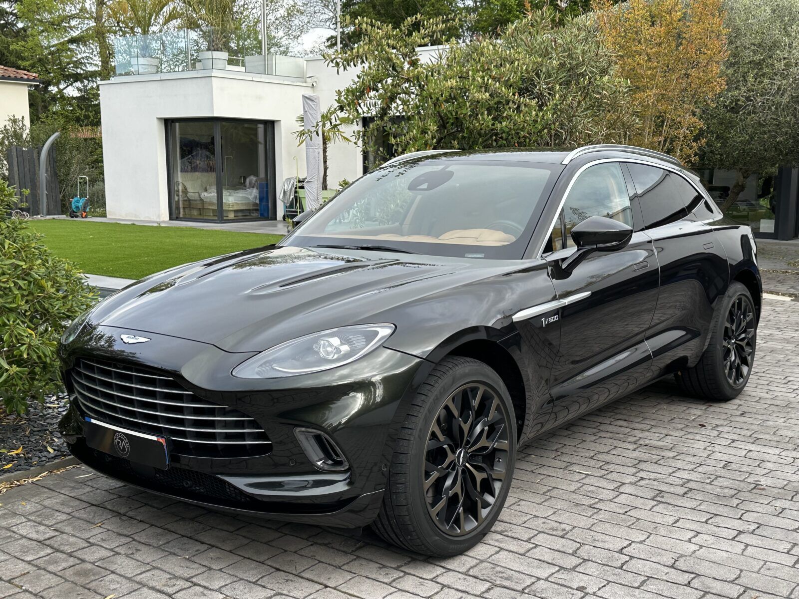 Aston Martin DBX 550 ch