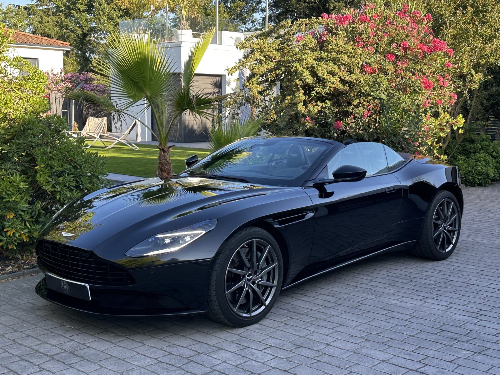 Aston Martin DB11 Volante 510 ch
