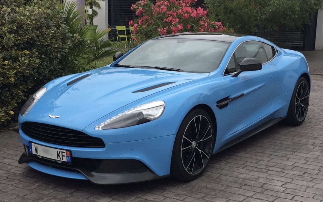 Aston Martin Vanquish 576 ch