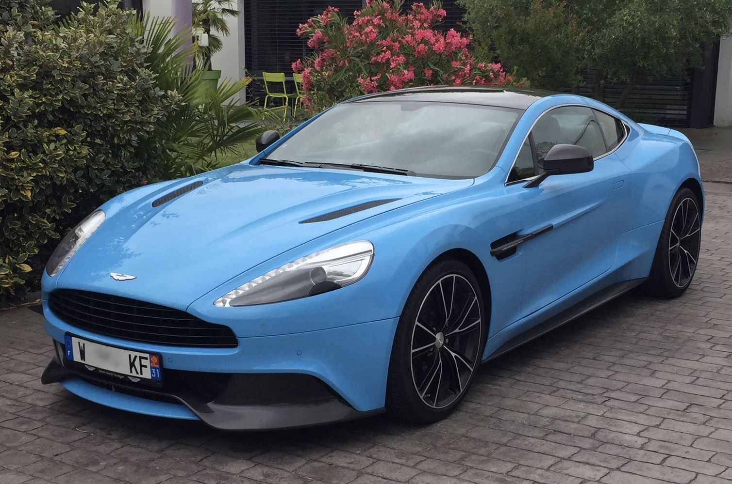 Aston Martin Vanquish 576 ch