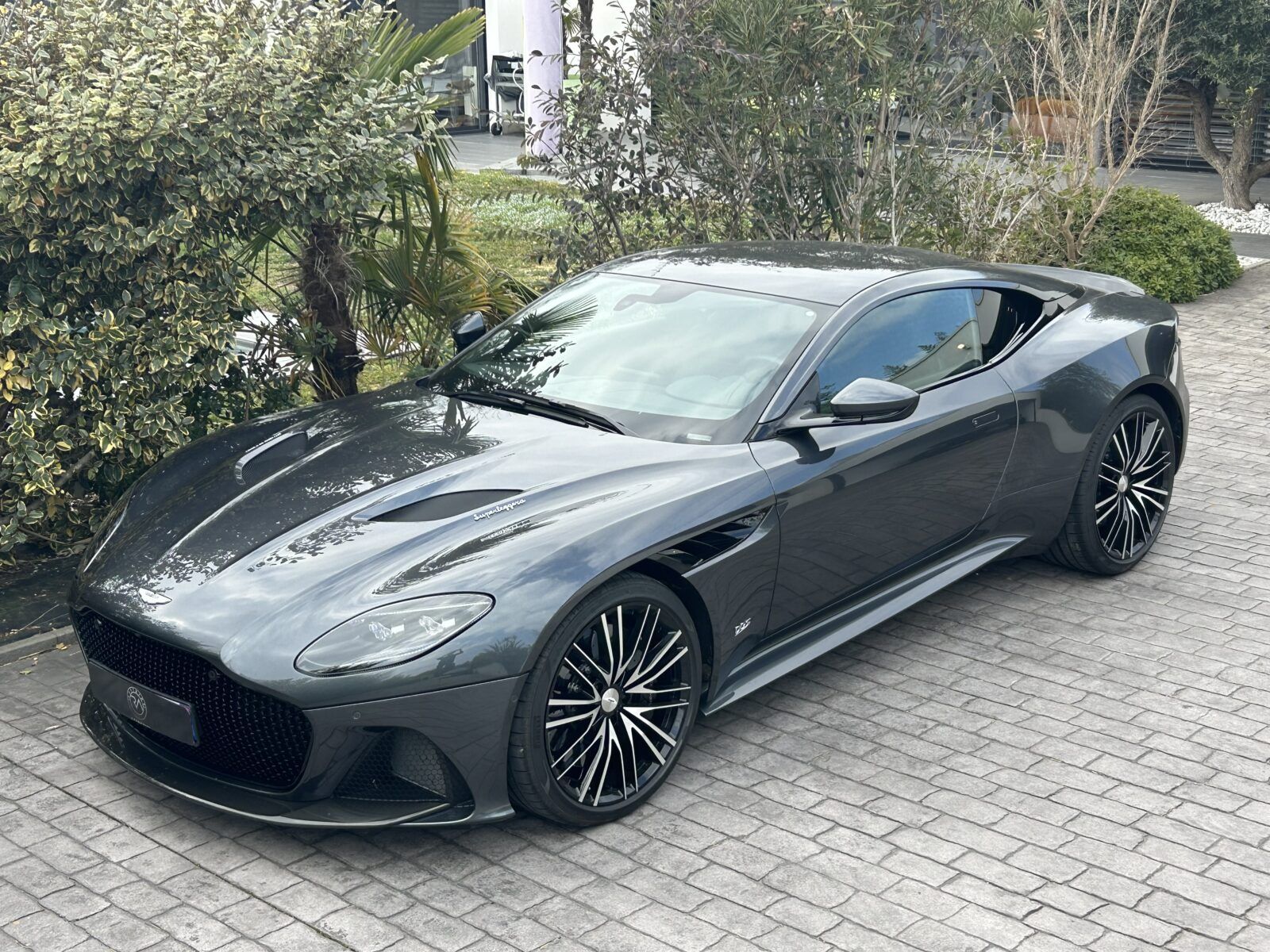 Aston Martin DBS Superleggera 725 ch