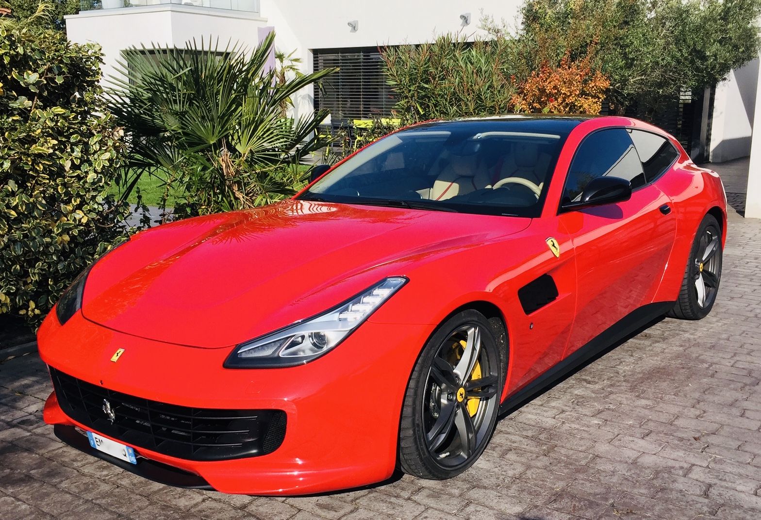 Ferrari GTC4 Lusso 690 ch