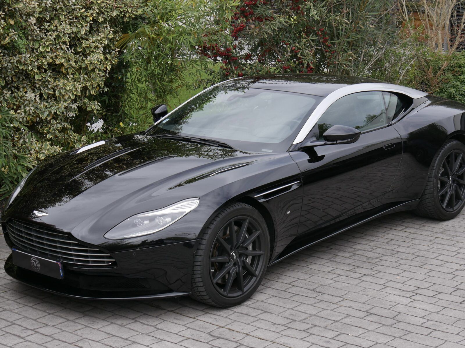 Aston Martin DB11 V12 609 ch