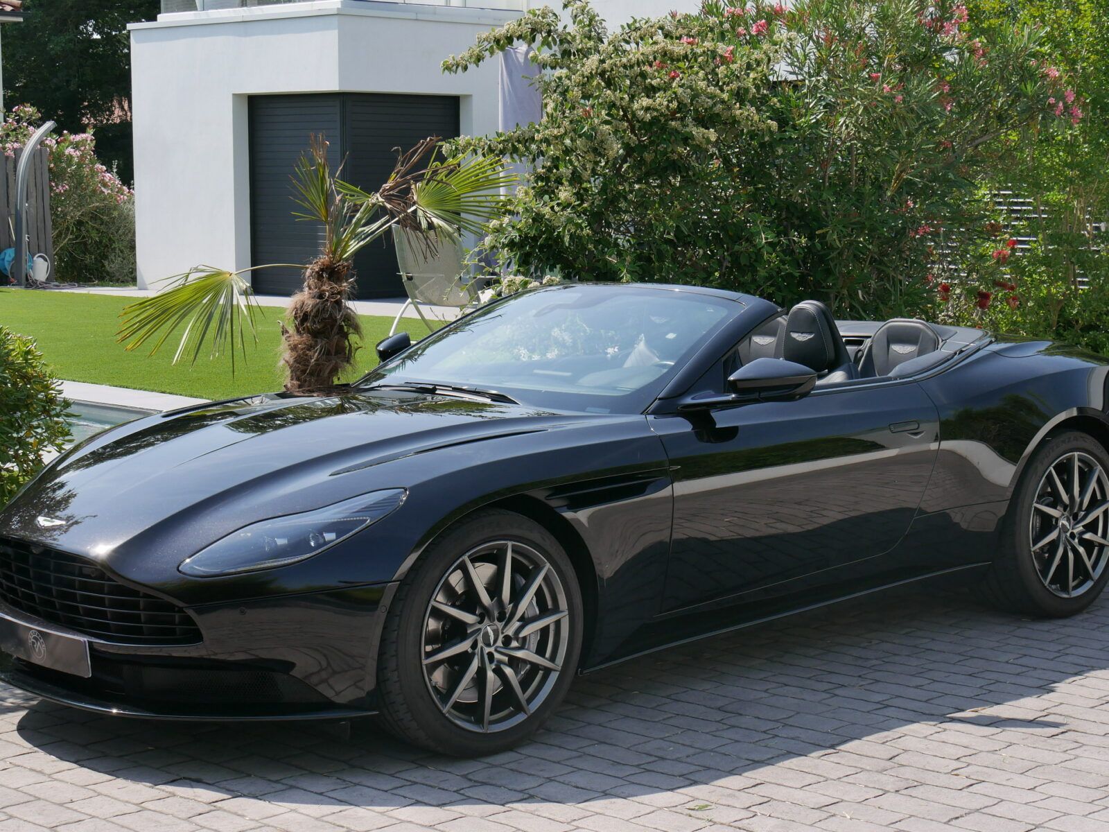 Aston Martin DB11 Volante 510 ch