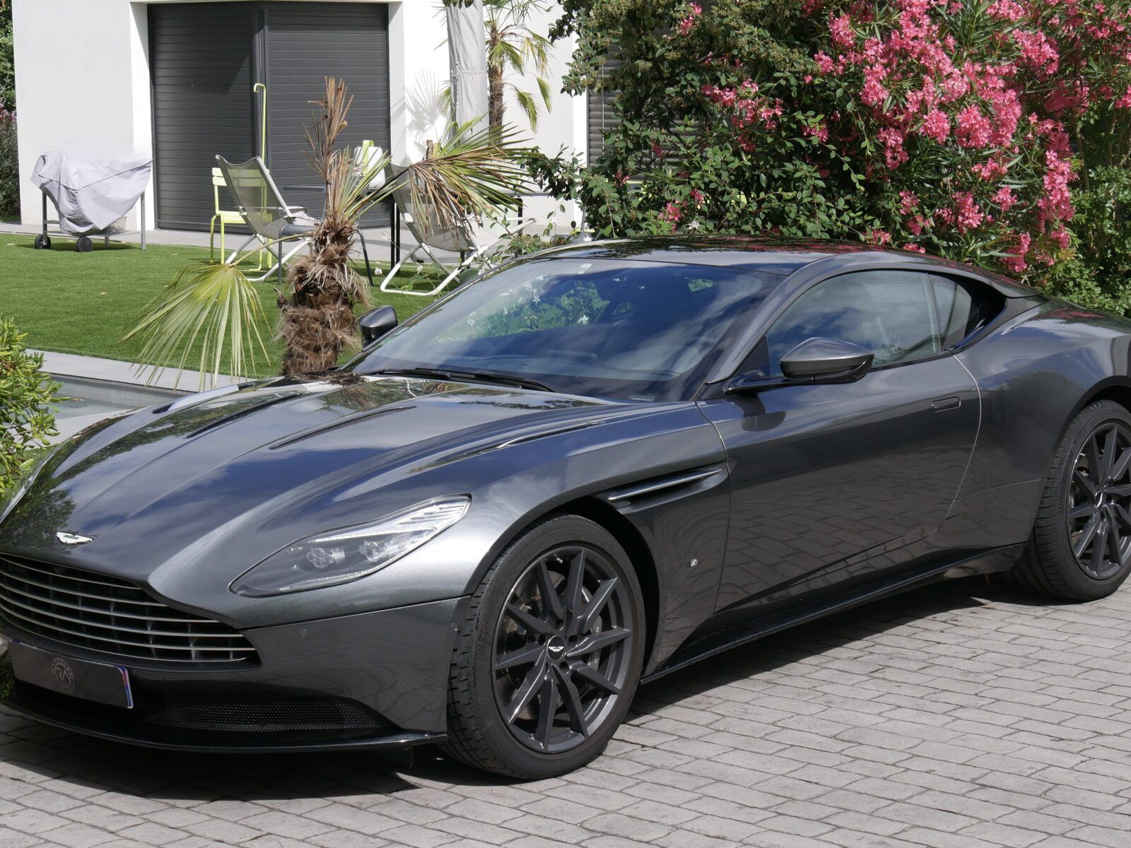 Aston Martin DB11 V12 609 ch