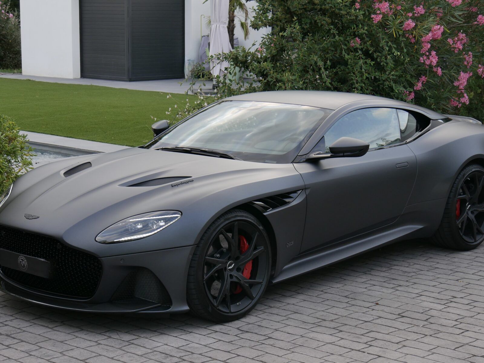 Aston Martin DBS Superleggera 725 ch