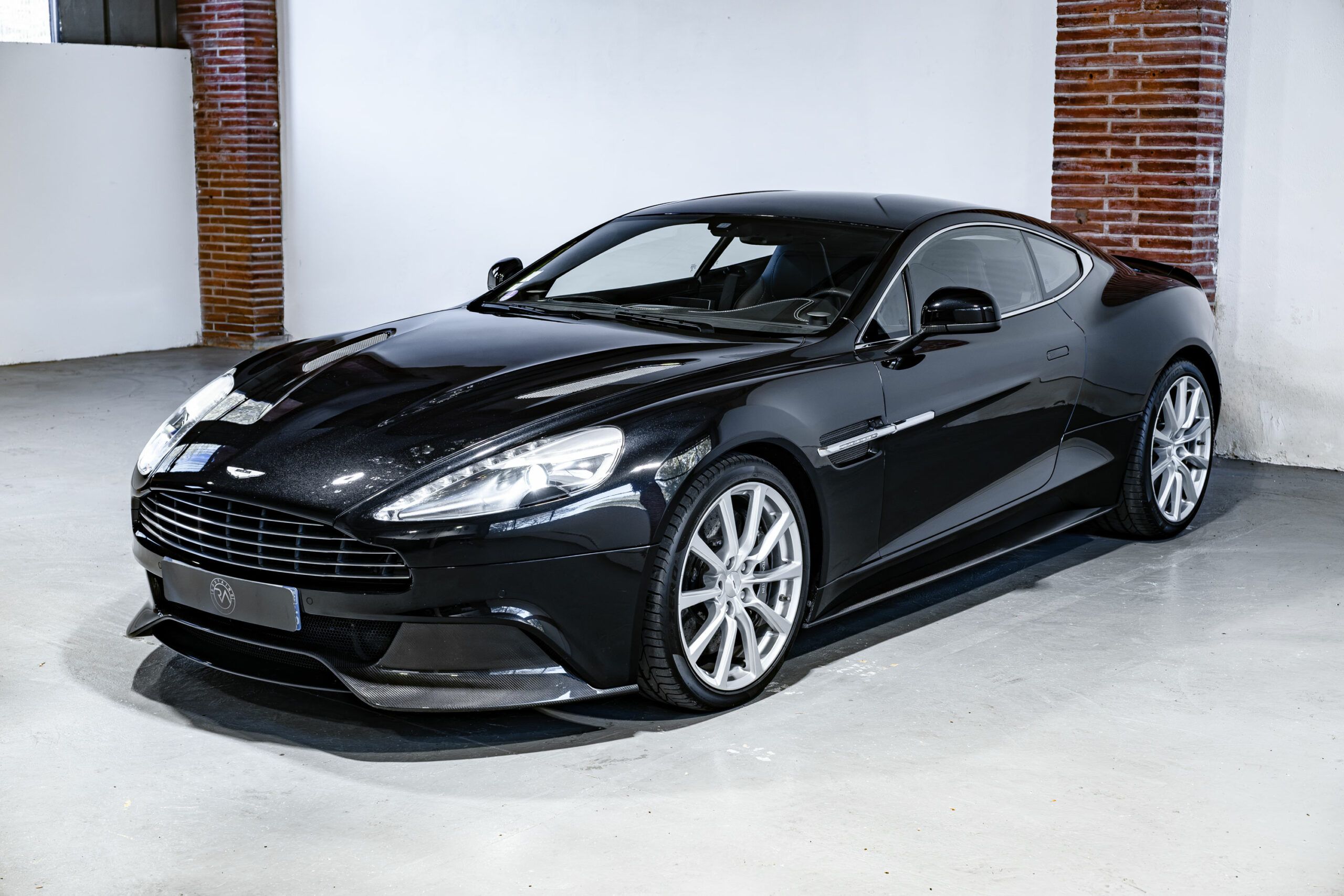 Aston-Martin-Vanquish-noire-17